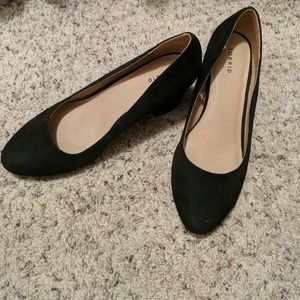Black chubky heeled pumps, like new